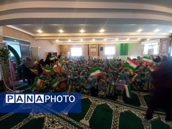 مراسم روز دانش آموز در دبستان دخترانه شاهد تحقیقی ناحیه ۶