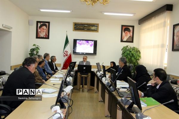 دومین جلسه کارگروه طرح مدیریت ،ساماندهی ونظارت برلباس فرم دانش آموزان