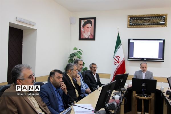 دومین جلسه کارگروه طرح مدیریت ،ساماندهی ونظارت برلباس فرم دانش آموزان