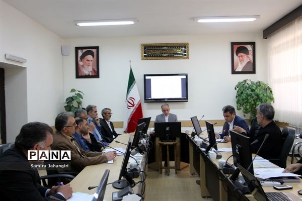 دومین جلسه کارگروه طرح مدیریت ،ساماندهی ونظارت برلباس فرم دانش آموزان