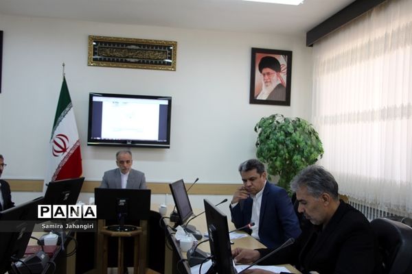 دومین جلسه کارگروه طرح مدیریت ،ساماندهی ونظارت برلباس فرم دانش آموزان
