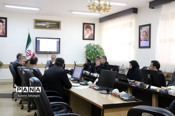 دومین جلسه کارگروه طرح مدیریت ،ساماندهی ونظارت برلباس فرم دانش آموزان