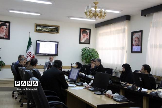 دومین جلسه کارگروه طرح مدیریت ،ساماندهی ونظارت برلباس فرم دانش آموزان