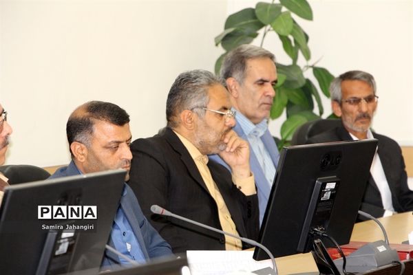 دومین جلسه کارگروه طرح مدیریت ،ساماندهی ونظارت برلباس فرم دانش آموزان