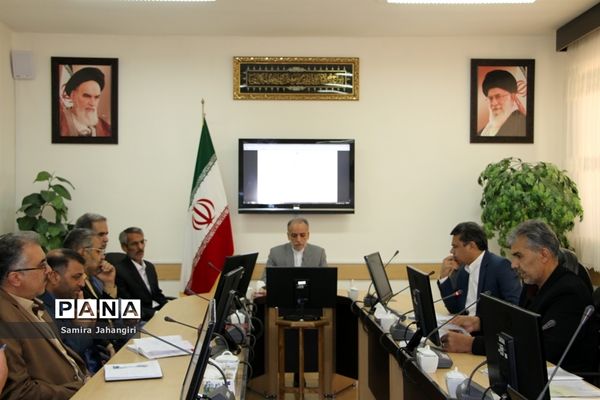 دومین جلسه کارگروه طرح مدیریت ،ساماندهی ونظارت برلباس فرم دانش آموزان