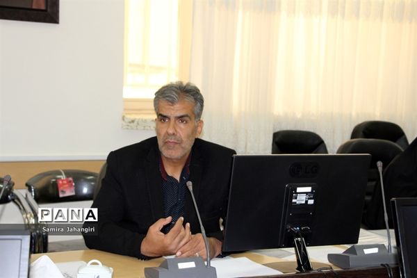 دومین جلسه کارگروه طرح مدیریت ،ساماندهی ونظارت برلباس فرم دانش آموزان