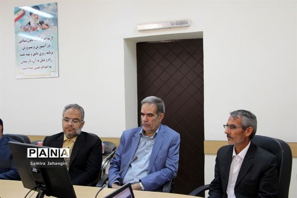 دومین جلسه کارگروه طرح مدیریت ،ساماندهی ونظارت برلباس فرم دانش آموزان