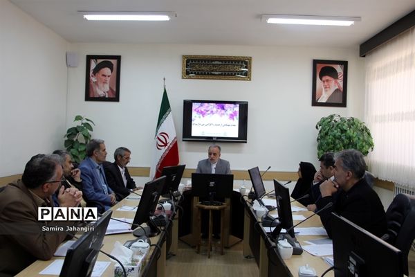 دومین جلسه کارگروه طرح مدیریت ،ساماندهی ونظارت برلباس فرم دانش آموزان