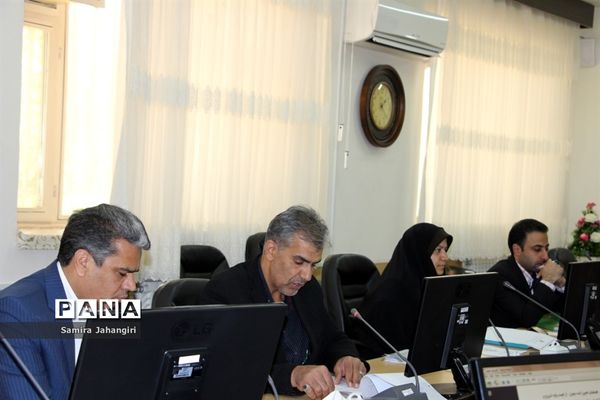 دومین جلسه کارگروه طرح مدیریت ،ساماندهی ونظارت برلباس فرم دانش آموزان