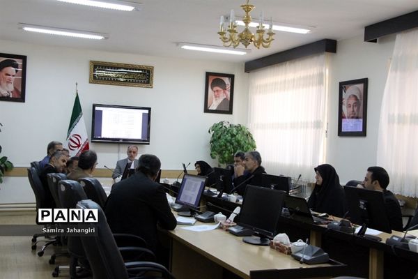 دومین جلسه کارگروه طرح مدیریت ،ساماندهی ونظارت برلباس فرم دانش آموزان