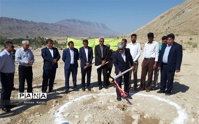 آیین کلنگ زنی دبستان دو کلاسه روستای آب زمینو ناحیه یک بندرعباس