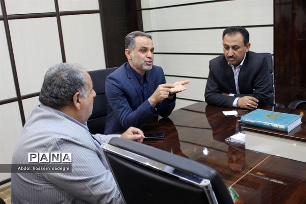 جلسه کار گروه استانی لباس فرم دانش‌آموزی استان بوشهر