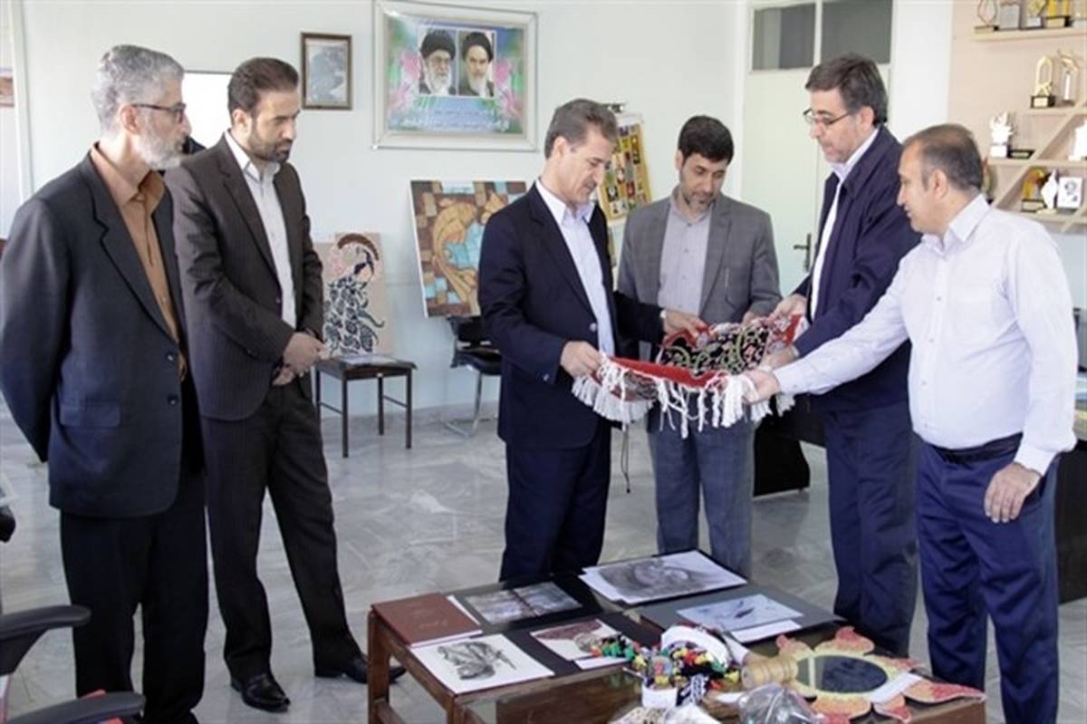 بازدید مدیرکل آموزش و پرورش کردستان از آثار برگزیده مسابقات فرهنگی هنری دانش آموزی استان