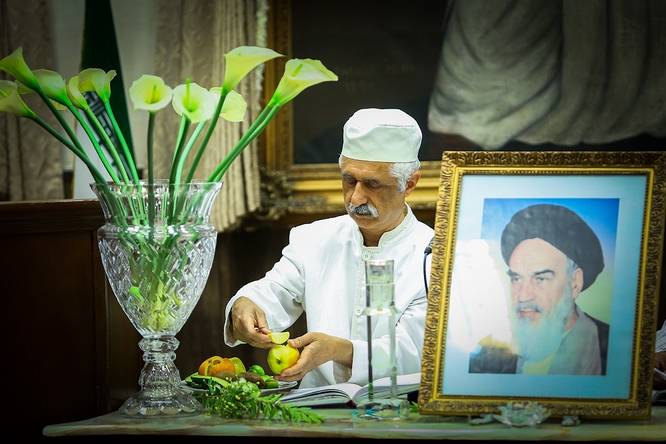 نیایش و ادای احترام زرتشتیان در سی امین سالگرد ارتحال حضرت امام خمینی (ره)