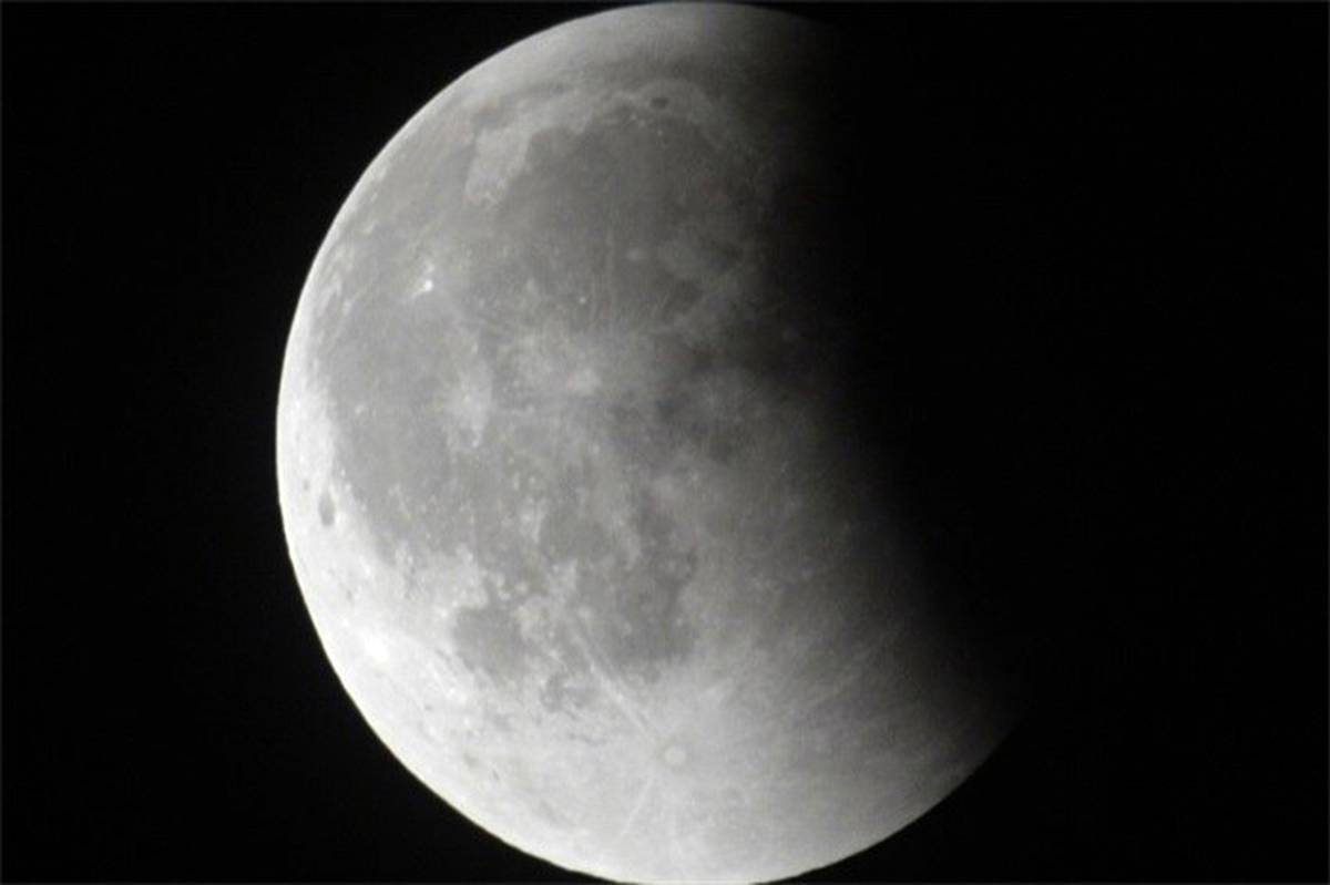 علت پدیده ماه گذرا چه می‌تواند باشد؟