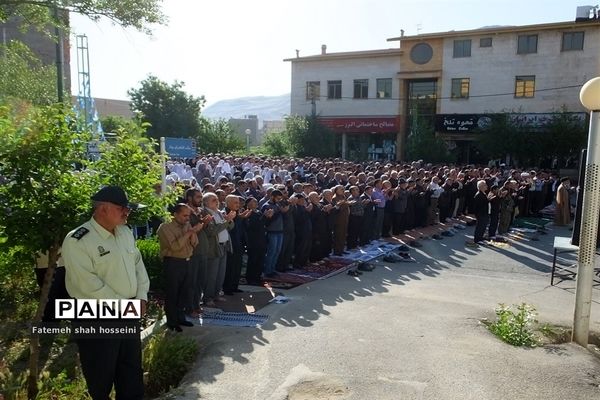 اقامه نماز عید سعید فطر در شهرستان فیروزکوه