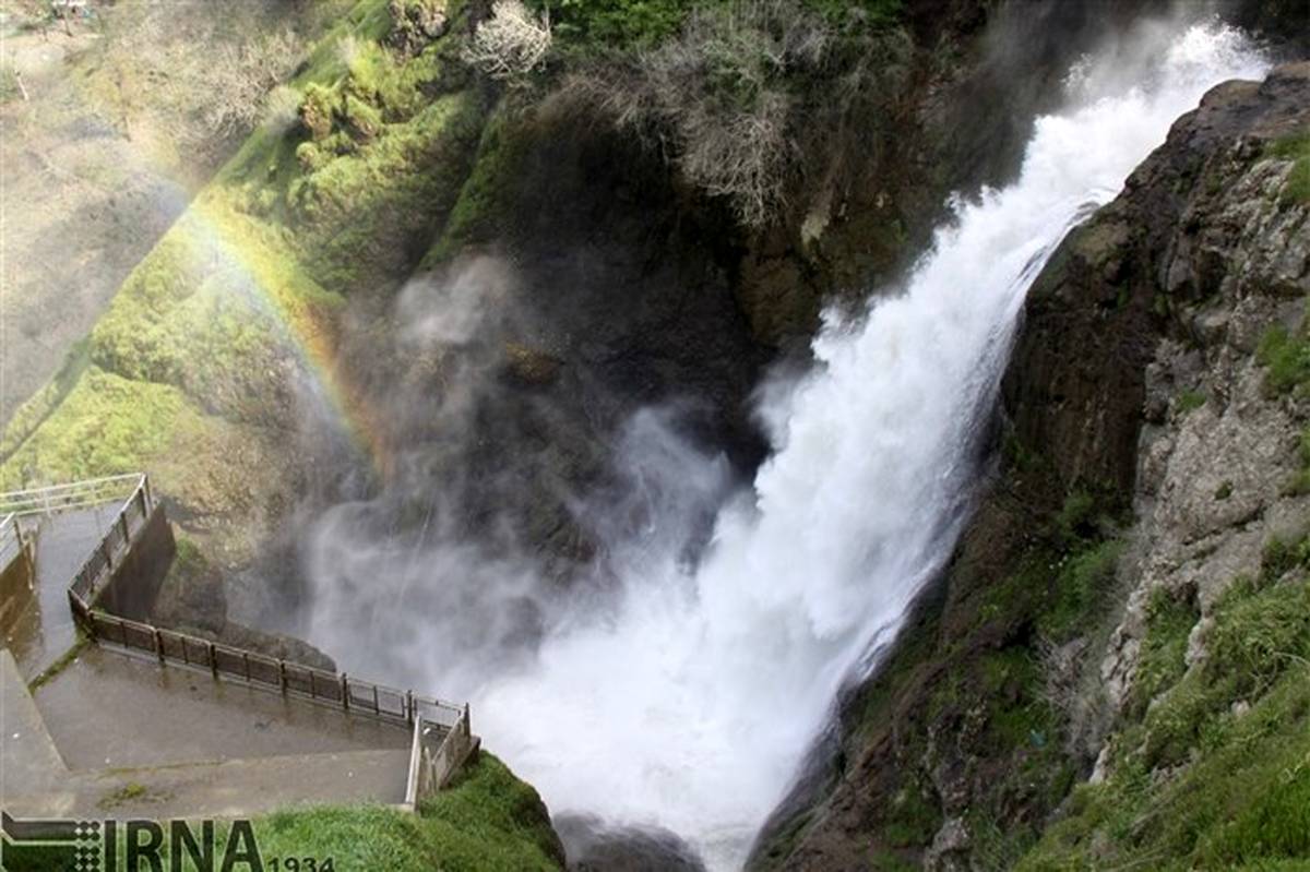دختر ۹ ساله از غرق شدن در آبشار شلماش سردشت نجات یافت