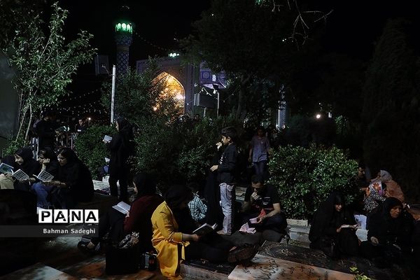 مراسم احیای شب بیست و یکم  ماه مبارک رمضان در امامزاده پنج تن