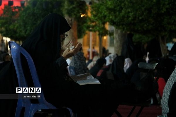 شب زنده‌داری مردم شیراز در جوار حرم مطهر شاهچراغ(ع)