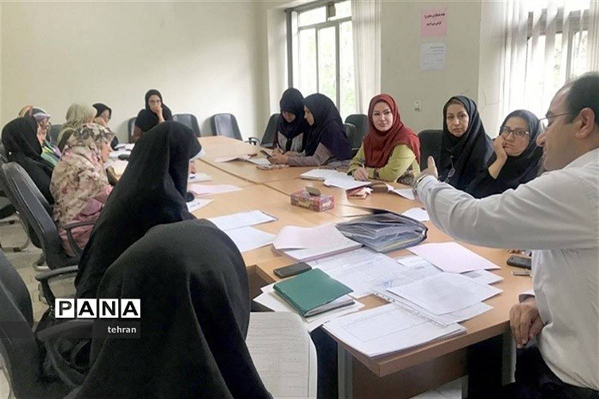 حضور بیش از پانصد دبیر دوره اول متوسطه شهر تهران درجشنواره کشوری نوآوری درآموزش و یادگیری