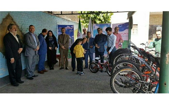 اهدای دوچرخه به دانش آموزان شهر قدس
