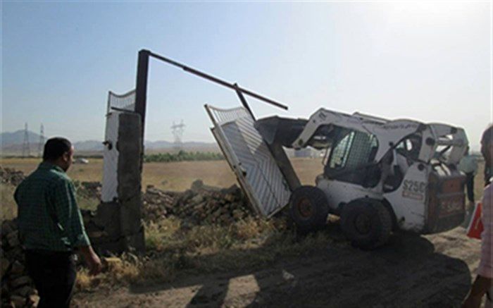 ساخت و سازهای غیرمجاز در حریم اراضی نجم آباد با دستور دادستان تخریب شد