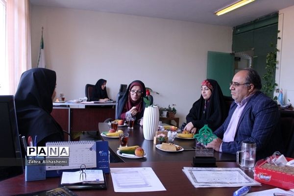 بازدید رئیس سازمان دانش آموزی تهران از روند تولید لباس فرم دانش‌آموزی