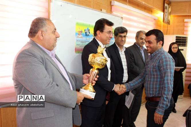 تجلیل از برگزیدگان مسابقات علمی تخصصی و روش های برتر تدریس معلمان بوشهر-2