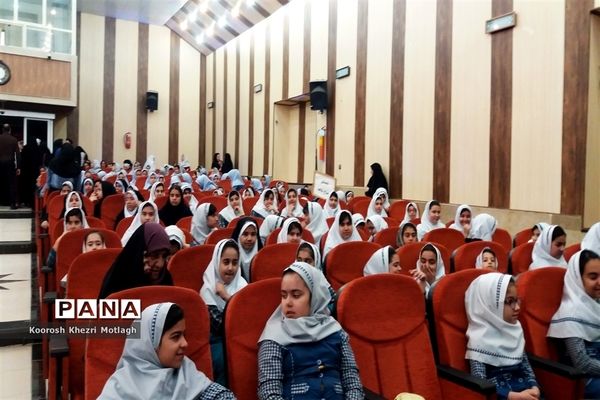 تجلیل از مقام‌آوران مسابقات فرهنگی، هنری، ورزشی دختران ابتدایی شهرستان کازرون