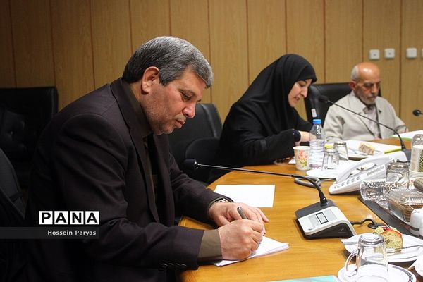 اولین نشست هم‌اندیشی اساتید دانشگاه‌های علوم تربیتی با سرپرست وزارت آموزش‌وپرورش