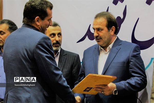 جلسه ستاد پشتیبانی سوادآموزی استان فارس با حضور رئیس نهضت سواد آموزی کشور