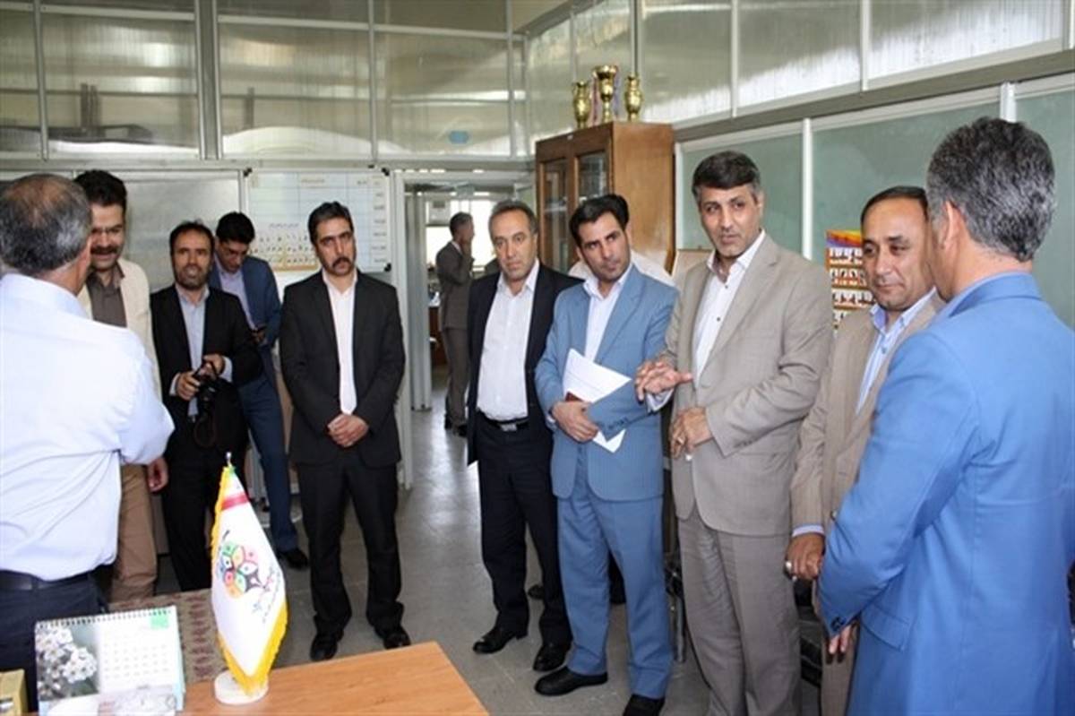 بازدید سرزده مدیرکل آموزش و پرورش استان از بخش‌های مختلف اداری آموزش و پرورش ناحیه دو زنجان