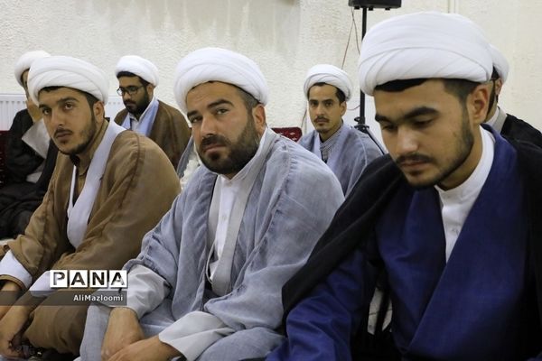 دیدار جمعی از طلاب و روحانیون فعال در مدارس استان با نماینده ولی فقیه