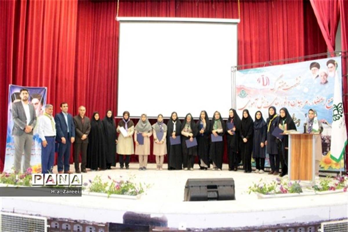 نشست مشترک مجامع اعضا،مربیان و شوراهای دانش آموزی در بخش خواهران برگزار شد