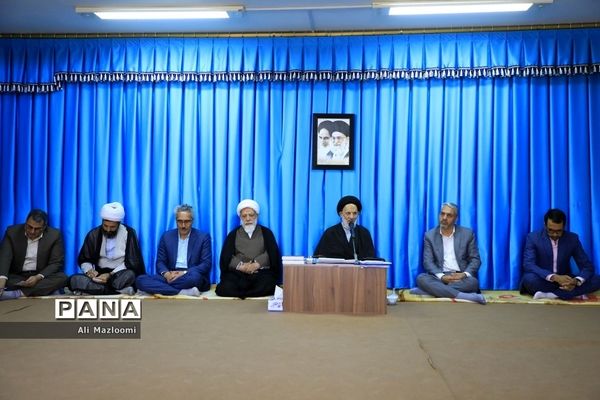 دیدار اعضای شورای هماهنگی مبارزه با مواد مخدر استان با نماینده ولی فقیه