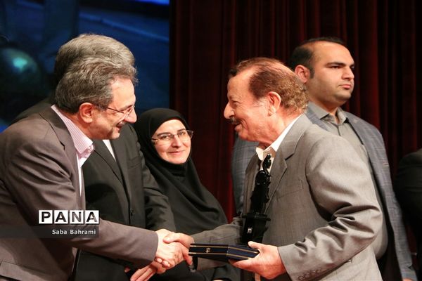 همایش تجلیل از خیرین مدرسه‌ساز استان تهران (2)