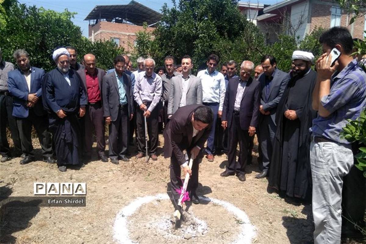 کلنگ دو‌ مدرسه در قائم‌شهر زده شد