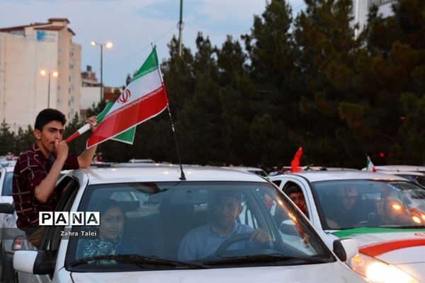 شادی مردم پس از برد تیم ملی والیبال ایران