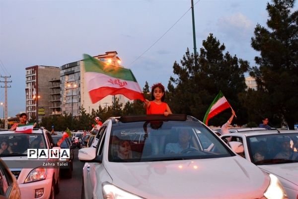 شادی مردم پس از برد تیم ملی والیبال ایران