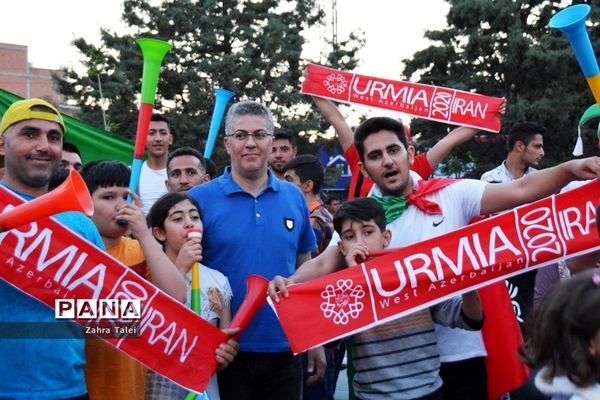 شادی مردم پس از برد تیم ملی والیبال ایران