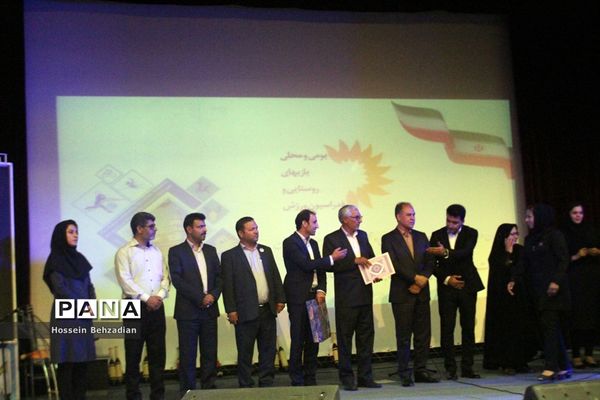 تجلیل از650 نفر از قهرمانان و مدال‌آوران ورزش خراسان جنوبی