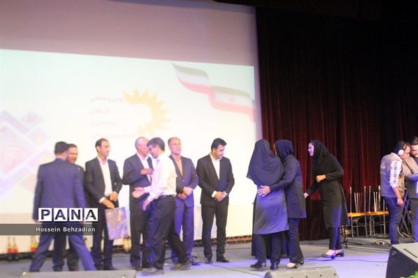 تجلیل از650 نفر از قهرمانان و مدال‌آوران ورزش خراسان جنوبی