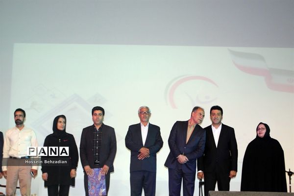 تجلیل از650 نفر از قهرمانان و مدال‌آوران ورزش خراسان جنوبی