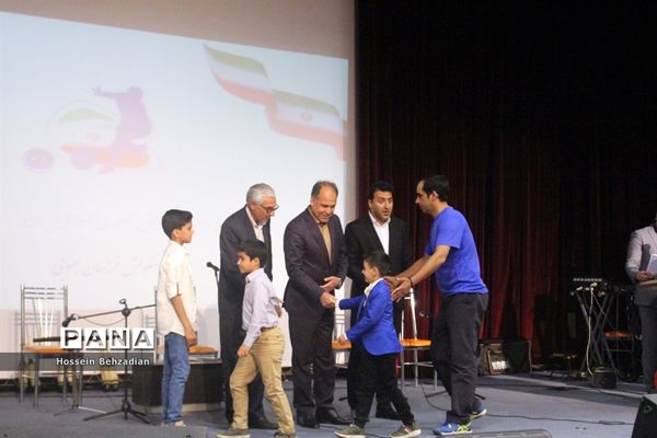 تجلیل از650 نفر از قهرمانان و مدال‌آوران ورزش خراسان جنوبی