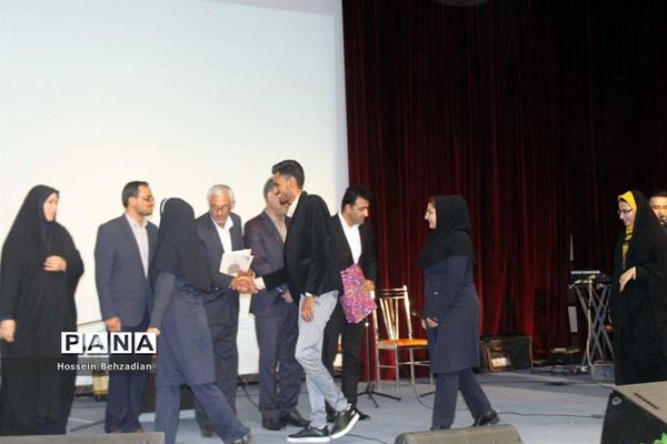 تجلیل از650 نفر از قهرمانان و مدال‌آوران ورزش خراسان جنوبی