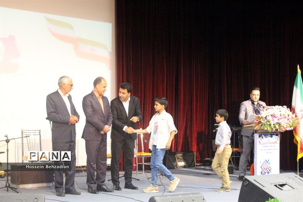 تجلیل از650 نفر از قهرمانان و مدال‌آوران ورزش خراسان جنوبی