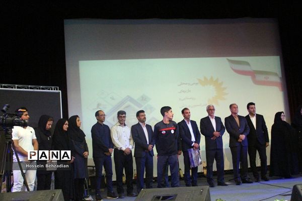 تجلیل از650 نفر از قهرمانان و مدال‌آوران ورزش خراسان جنوبی