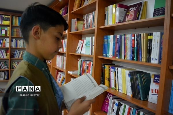 یک روز درکتاب فروشی کتاب شهر ایران