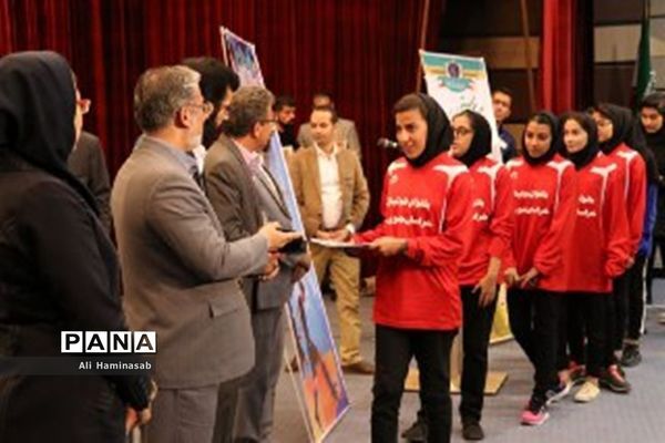 آیین تجلیل از قهرمانان و فعالان ورزش استان در سال 1397