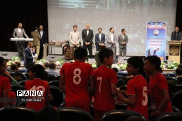 آیین تجلیل از قهرمانان و فعالان ورزش استان در سال 1397